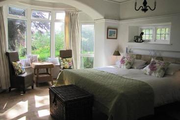 تختخواب و صبحانه Tregarth House