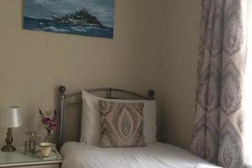 تختخواب و صبحانه Woodstock Guest House