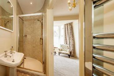 تختخواب و صبحانه Woodstock Guest House