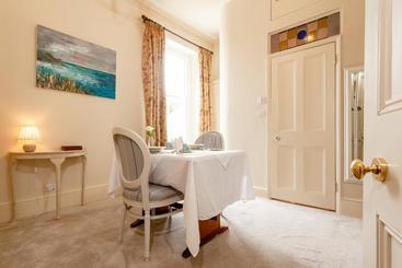 تختخواب و صبحانه Woodstock Guest House