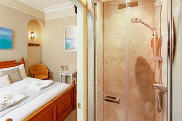تختخواب و صبحانه Woodstock Guest House