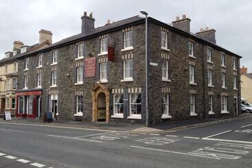 Hampton Hotel & Restaurant