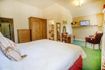 Отель Polraen Country House