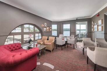 בית מלון כפרי Ship And Castle