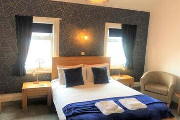 Отель The Fossil Tree