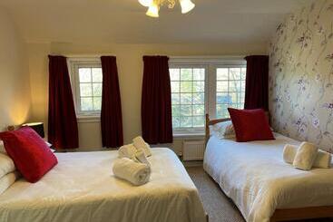 Отель The Strontian