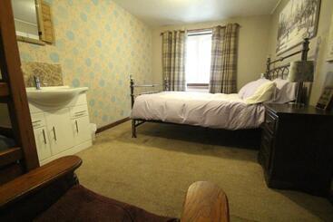 Lledr House Hostel Near Two Zip World Sites