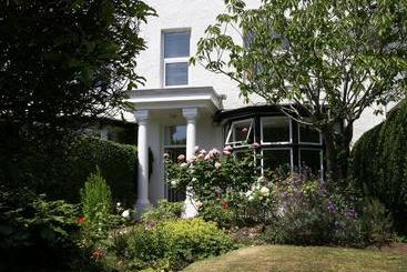 تختخواب و صبحانه The Swallows B And B