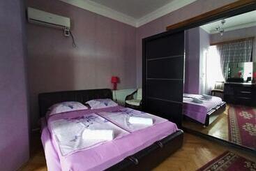 هاستل Guesthouse Lilia &wine Celler