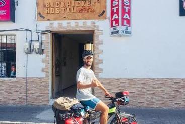 هاستل The Backpacker Hostal