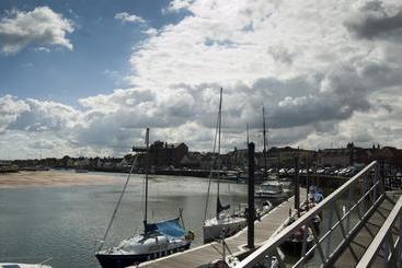 Yha Wells Next The Sea   Hostel