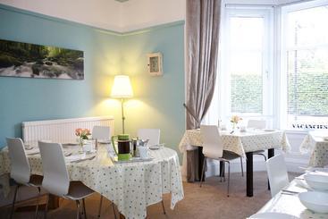 تختخواب و صبحانه Pitcullen Guest House
