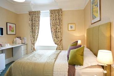 تختخواب و صبحانه Pitcullen Guest House