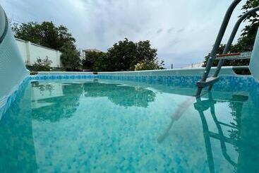 تختخواب و صبحانه Villa Kursa