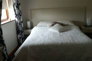 فندق Great Danes Licenced Guesthouse