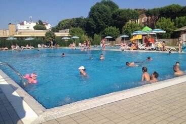 فندق Estivo Premium Deluxe Mobile Homes On Camping Malibu Beach