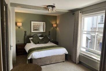 فندق Punch House Monmouth