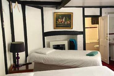 Отель The King S Lodge