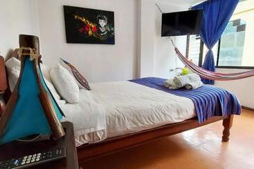 Erupcion Art Hotel & Hostel