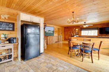 コテージ Hot Tub & Fire Pit: Albrightsville Log Cabin!