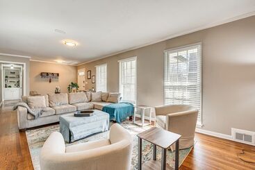 کلبه Atlanta Home W/ Movie Projector & Basketball Hoop!