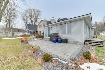 קוטג'' Bright Houghton Lake Home W/ Boat Dock + Fire Pit