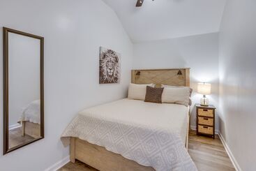 Charming Cottage At Waxahatchee Creek & Marina!