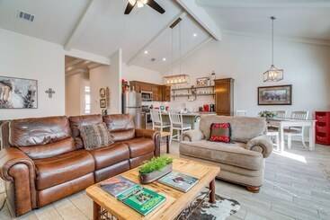 별장 Idyllic Lago Vista Home < 1 Mi To Lake Travis!