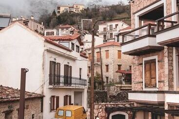 پانسیون Lykovrisi Guest House