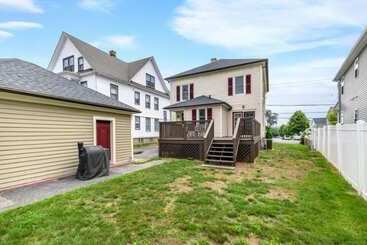 إقامة Black Rock Home   4 Bed   Jacuzzi Bath   Beach