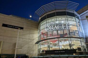 레지던스 Remarkable 3 Bed House In Reading