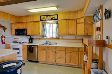 بيت ريفى The Lodge  Spacious Afton Cabin Near Fishing!