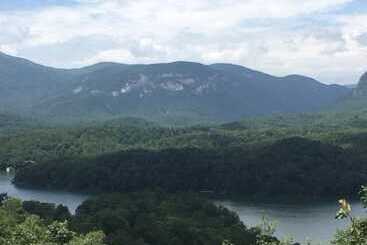 بيت ريفى Spacious Cabin With Fantastic Long Range Mountain And Lake Views   Lake Lure   The Overlook 4 Bedroo