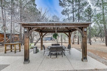 کلبه Ruidoso Cabin Retreat W/ Grill, Deck & Gazebo!