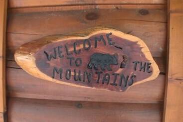 بيت ريفى Down By The Water