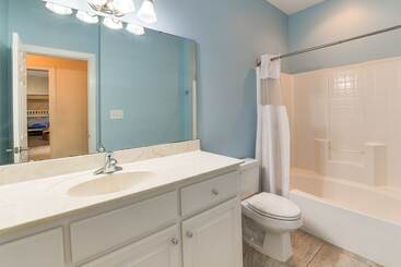 Сельский дом Littleton Home W/ On Site Lake Gaston Access!