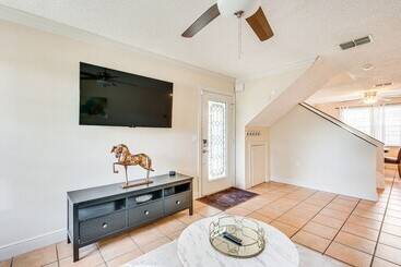 Сельский дом 4 Mi To Busch Gardens: Lovely Tampa Home!