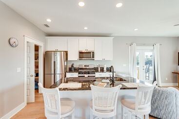بيت ريفى Port St Joe House W/ Deck & Private Beach Access!