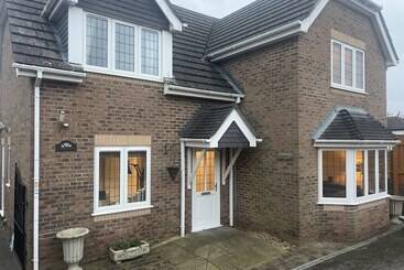 レジデンス Remarkable 3 Bed House In Netley Abbey Southampton