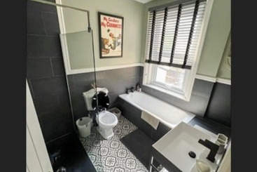 住所  Charming 3 Bed House In Guildford