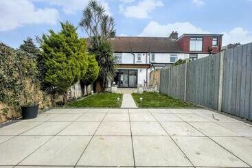 اقامتگاه Spacious 3 Bed House In Brighton With Parking