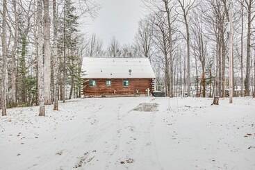 بيت ريفى Rhinelander Waterfront Cabin W/ Deck & Fire Pit!