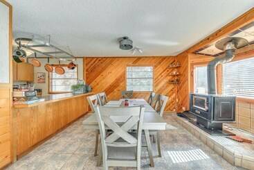 کلبه Ruidoso Cabin W/ Deck ~ 1 Mi To Midtown!