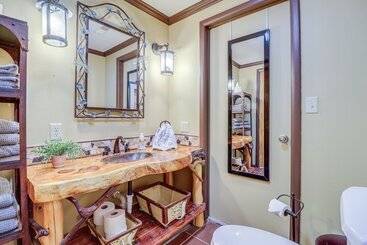 コテージ Spacious Cabin W/ Private Dock On White River!