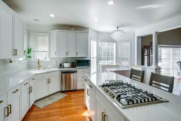 Сельский дом Spacious Woodbridge Home Near Leesylvania Park!