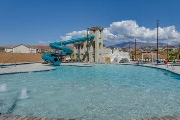 بيت ريفى Washington Home W/ Swim Spa   Near Hiking Trails!