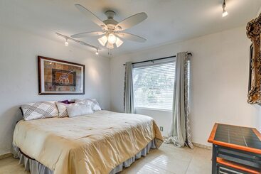 بيت ريفى Canal Front Ruskin Home W/ Private Hot Tub & Dock!