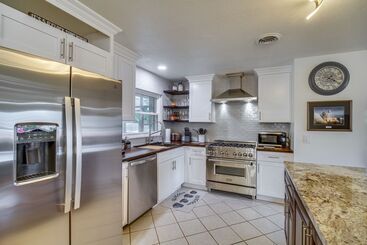 بيت ريفى Centrally Located Merritt Island Home: Pool, Porch