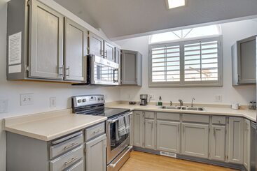 별장 Gorgeous Lehi Home W/ Private Yard & Hot Tub!