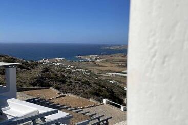 هتل Villa Mira Paros  Luxury Suites